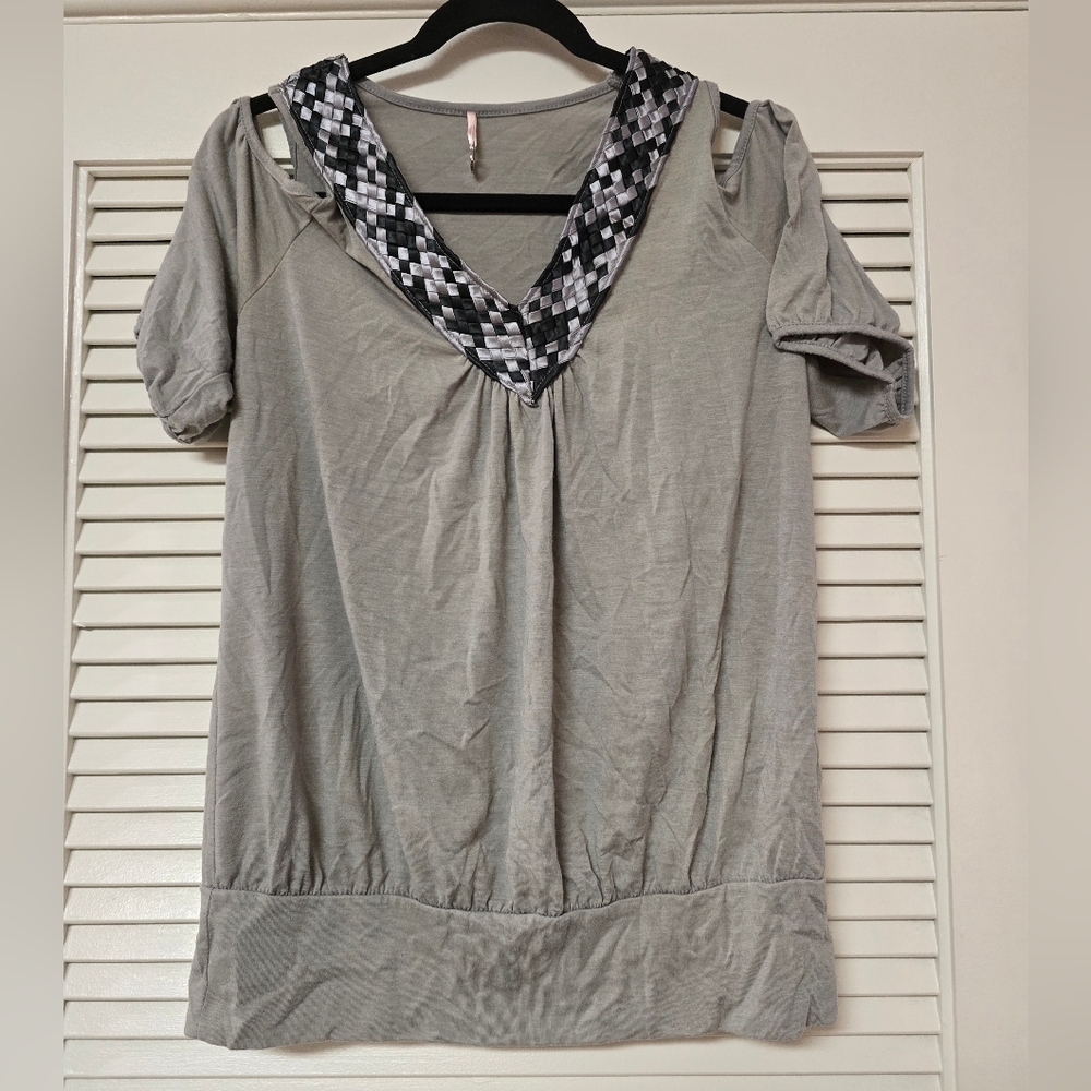 Robin K - Cold-Shoulder V-Neck Short-Sleeve Top